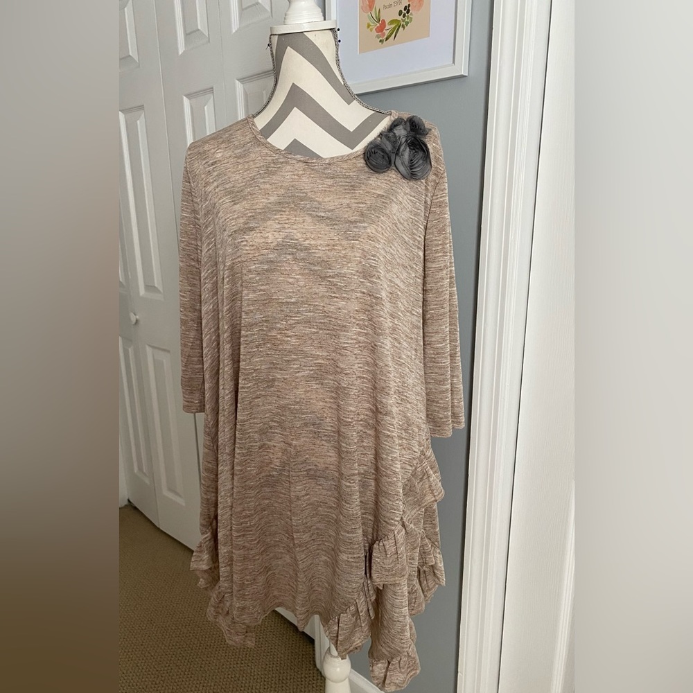NWOT-Life is Chic-long tunic, tan ruffled top with gray flowers on shoulder, 2XL